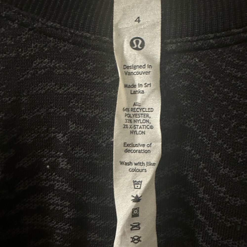 Lululemon cropped t shirt size 4 - Picture 3 of 3
